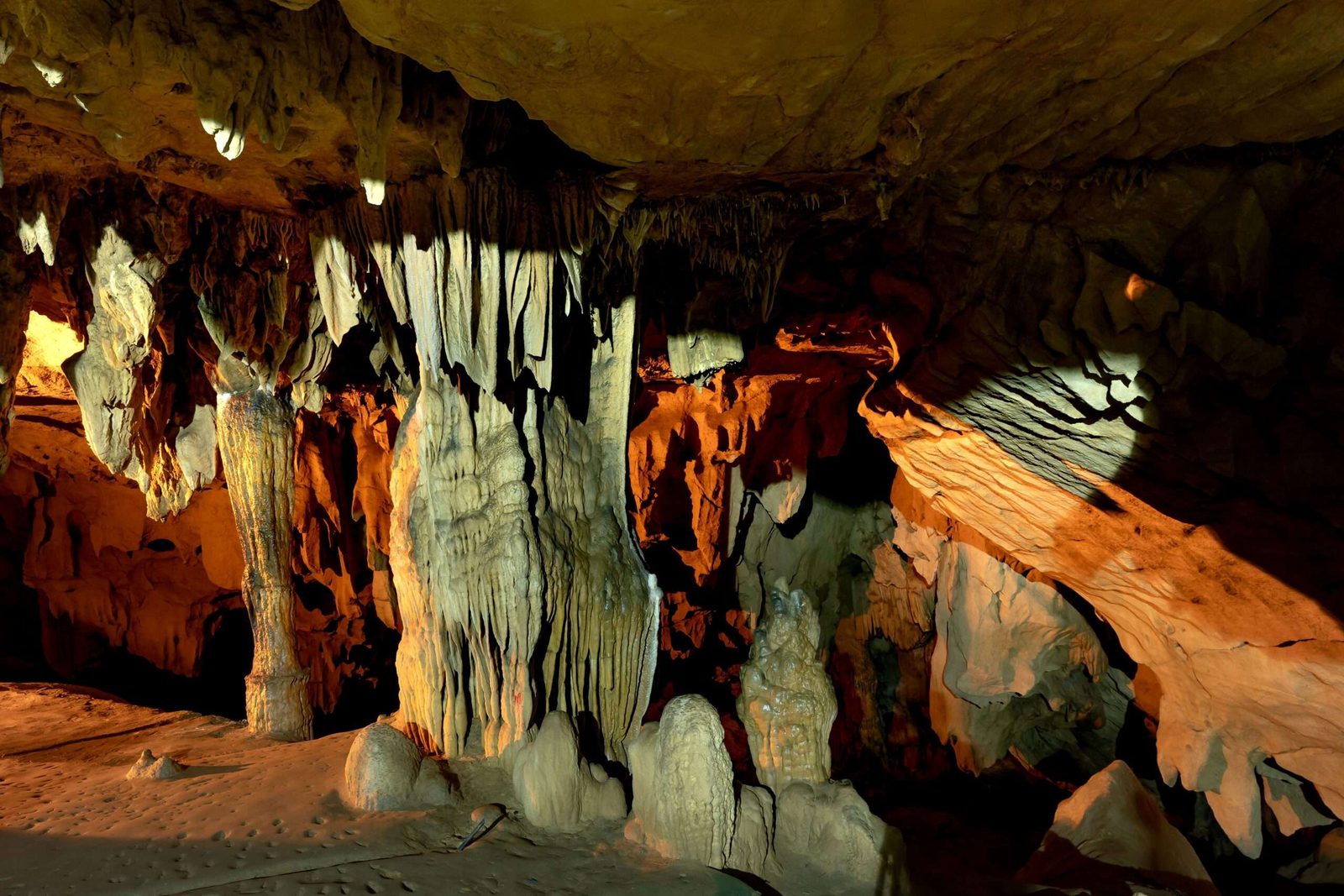 מערת הנטיפים (The Marvelous Somyot Cave)